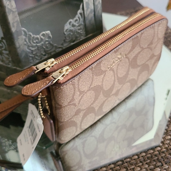 Coach logo wristlet wallet - Picture 2 of 6